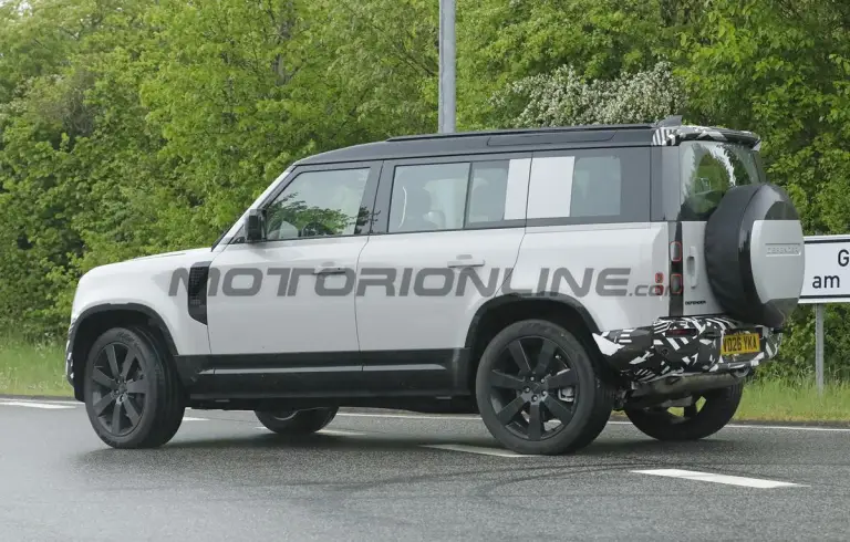 Land Rover Defender 2027 - Foto spia 12-05-2026 - 9