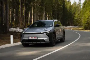 Toyota bZ4X Touring 2026 - Foto ufficiali