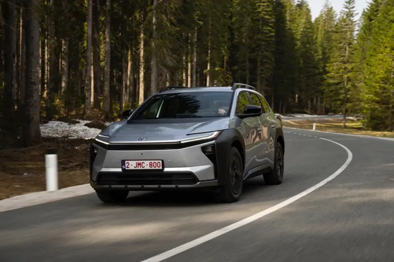 Toyota bZ4X Touring 2026 - Foto ufficiali - 1
