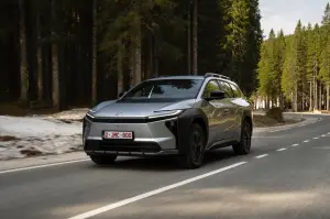 Toyota bZ4X Touring 2026 - Foto ufficiali