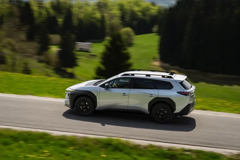 Toyota bZ4X Touring 2026 - Foto ufficiali - 4