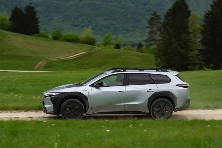 Toyota bZ4X Touring 2026 - Foto ufficiali - 8