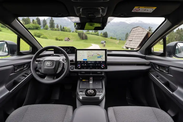 Toyota bZ4X Touring 2026 - Foto ufficiali - 15