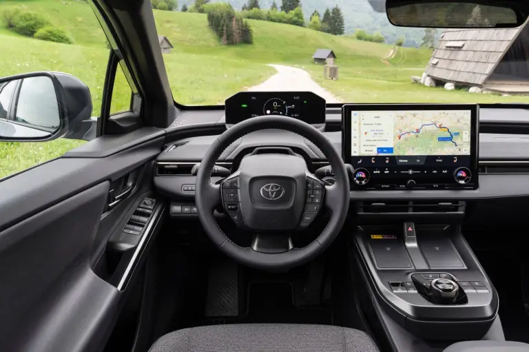 Toyota bZ4X Touring 2026 - Foto ufficiali - 9