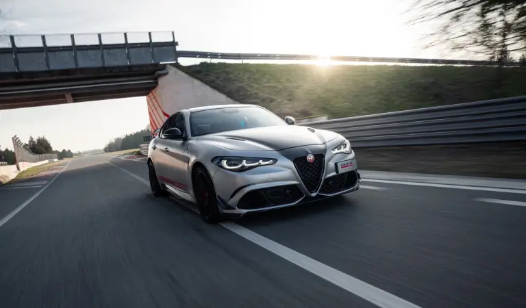 Alfa Romeo Giulia Quadrifoglio Luna Rossa - Balocco - 10