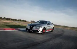 Alfa Romeo Giulia Quadrifoglio Luna Rossa - Balocco - 9