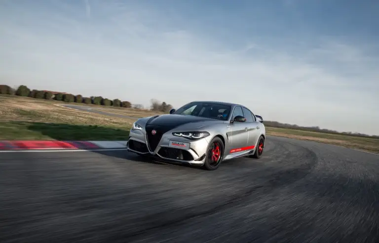Alfa Romeo Giulia Quadrifoglio Luna Rossa - Balocco - 9