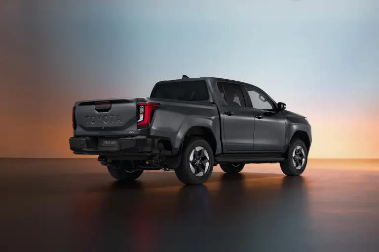 Toyota Hilux elettrico - 16