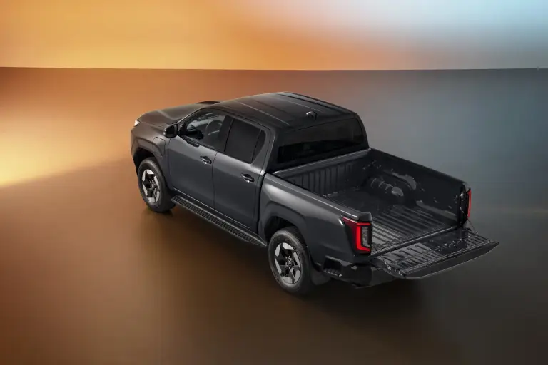 Toyota Hilux elettrico - 12