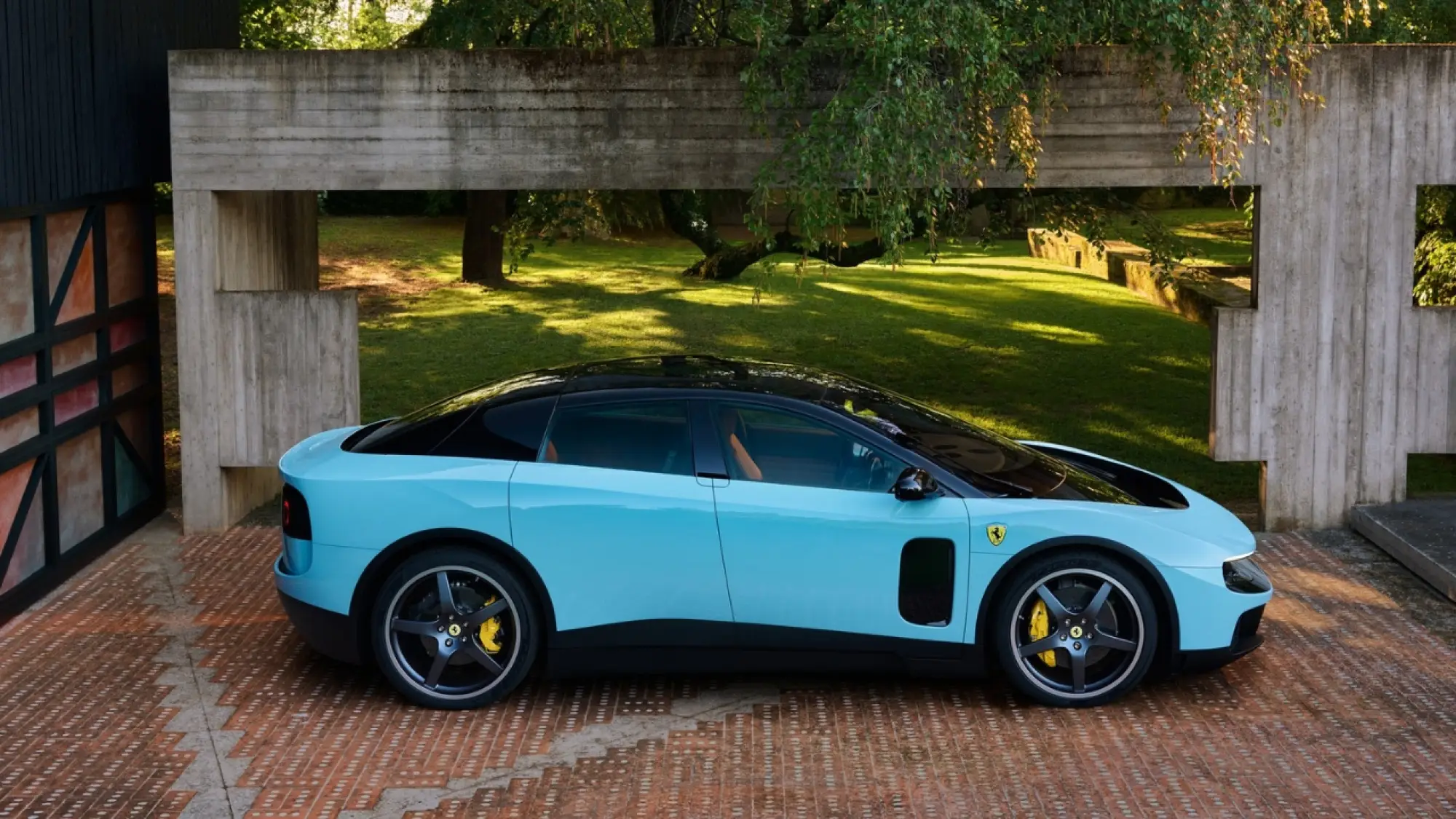 Ferrari Luce - 8