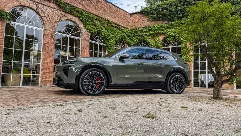 Porsche Cayenne Electric - Primo Contatto - 3