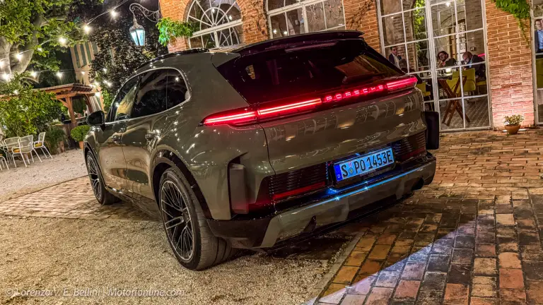 Porsche Cayenne Electric - Primo Contatto - 48
