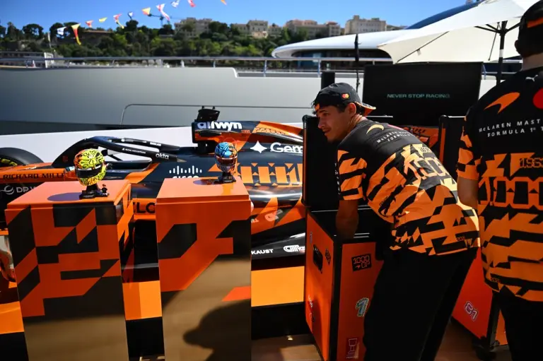 Lego McLaren - Caschi Norris e Piastri - 9