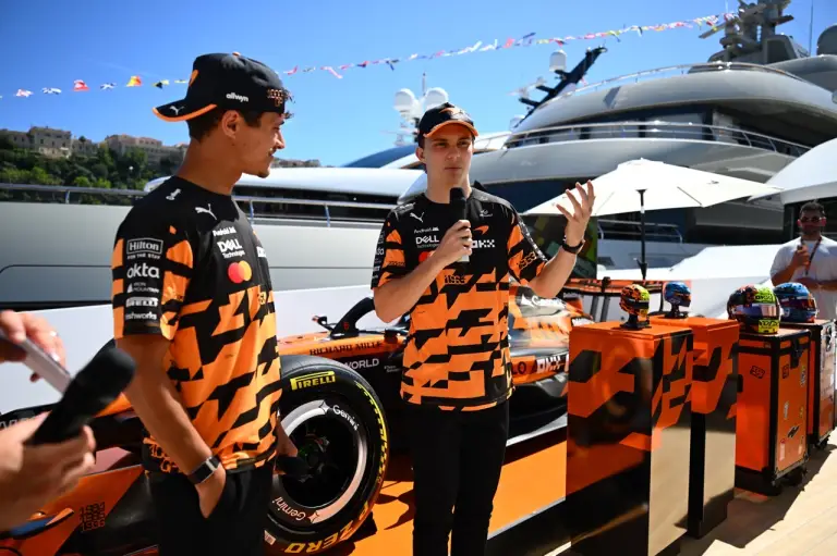 Lego McLaren - Caschi Norris e Piastri - 18