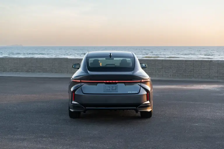 Nuova Lexus ES - 17