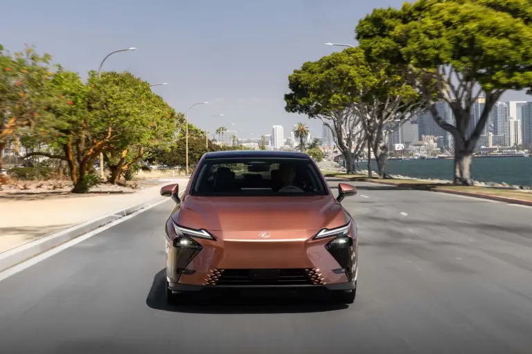 Nuova Lexus ES - 2