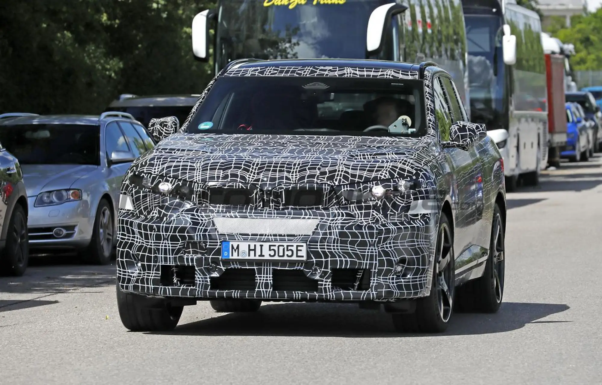 BMW iX5 M - Foto spia 04-06-2026 - 1