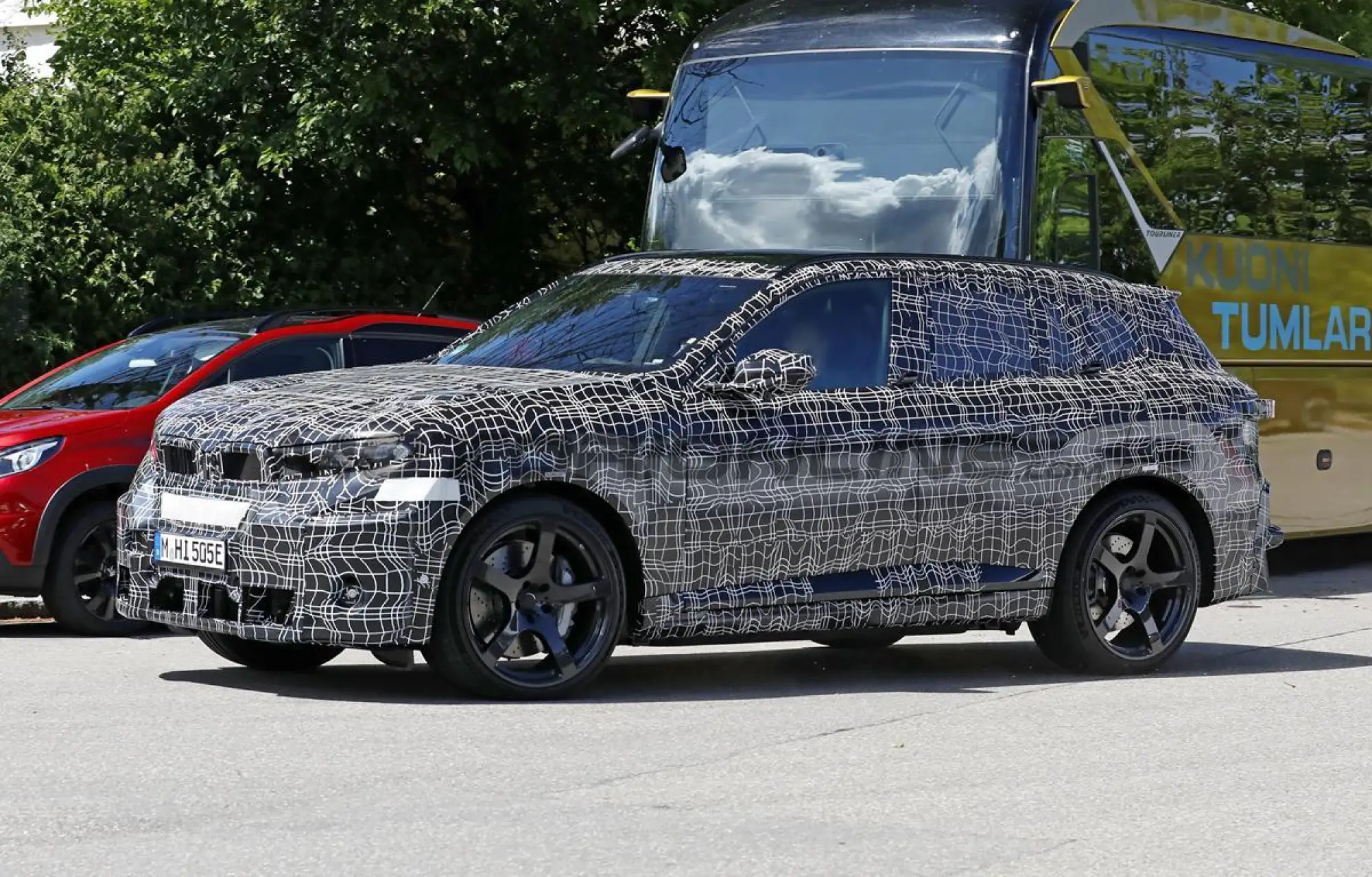 BMW iX5 M - Foto spia 04-06-2026 - 11