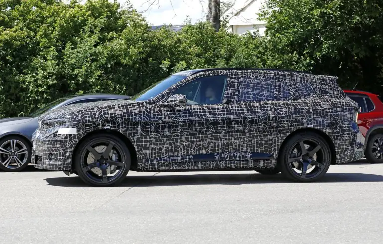 BMW iX5 M - Foto spia 04-06-2026 - 2