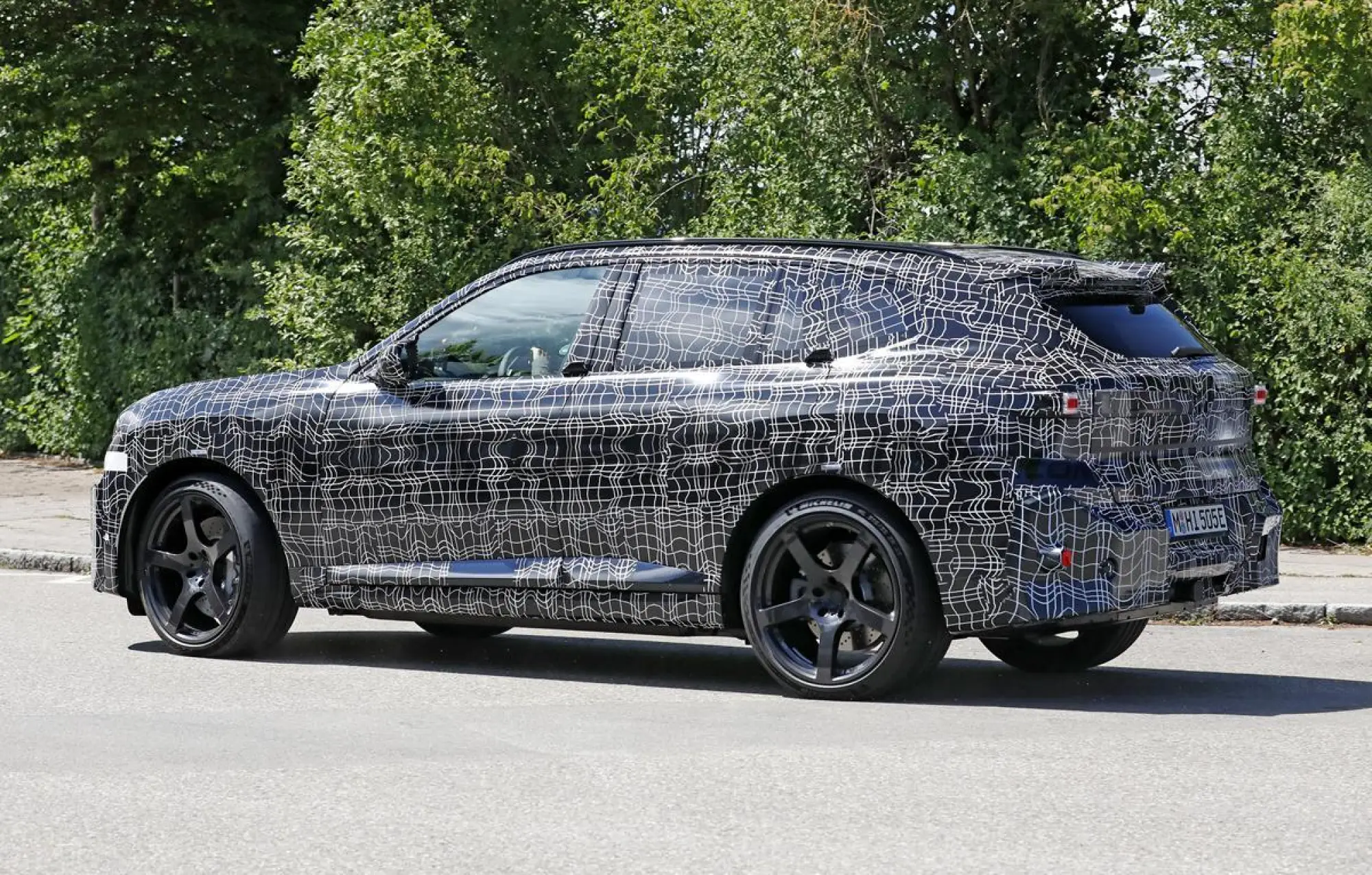 BMW iX5 M - Foto spia 04-06-2026 - 4