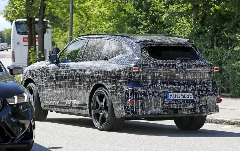 BMW iX5 M - Foto spia 04-06-2026 - 7