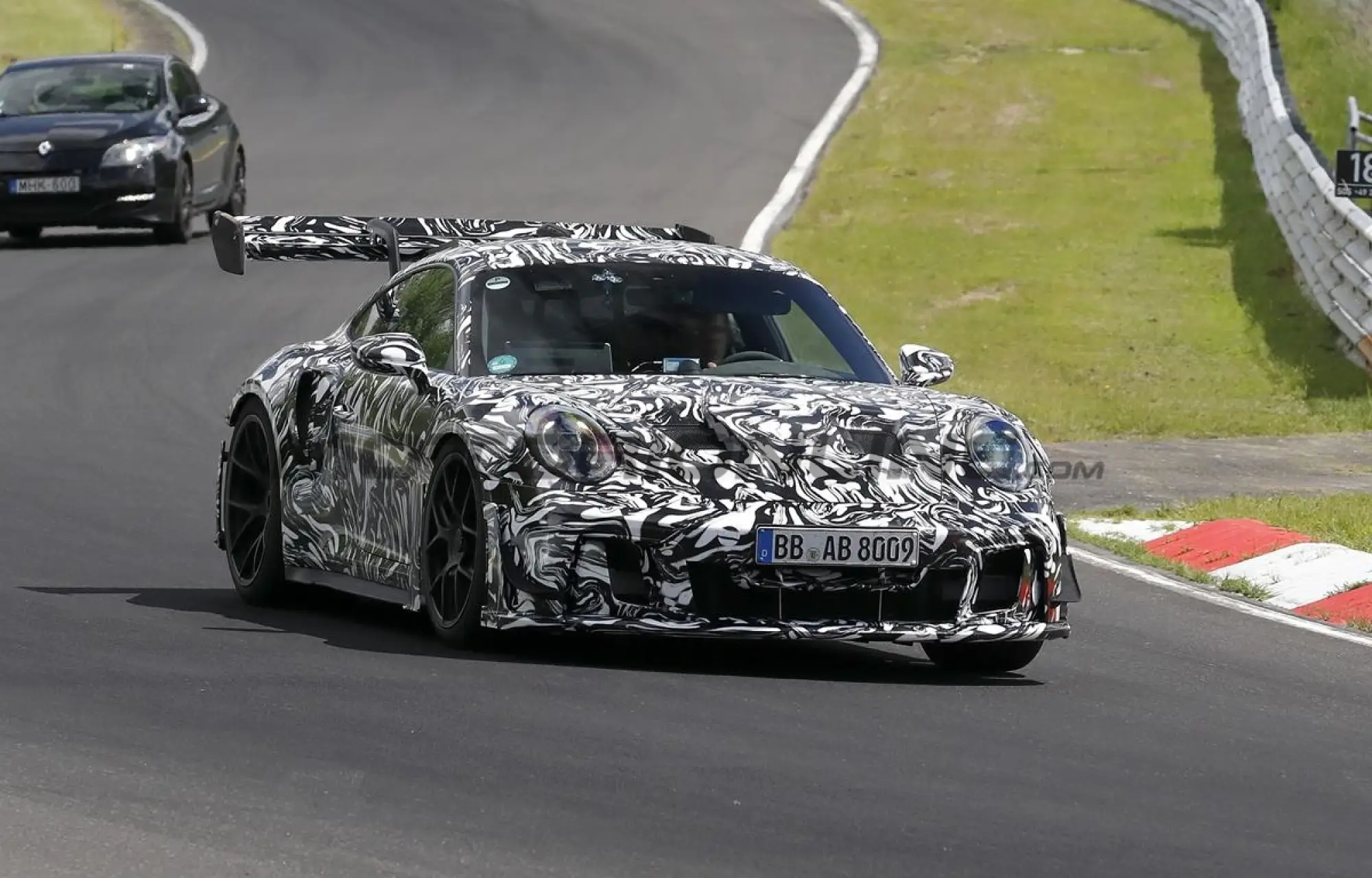 Porsche 911 GT3 RS 2027 - Foto spia 10-06-2026 - 3