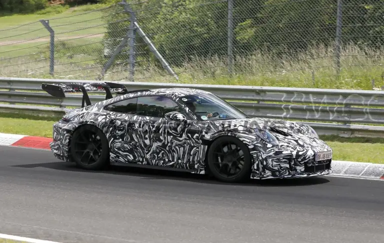 Porsche 911 GT3 RS 2027 - Foto spia 10-06-2026 - 5