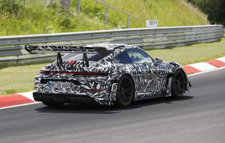 Porsche 911 GT3 RS 2027 - Foto spia 10-06-2026 - 11