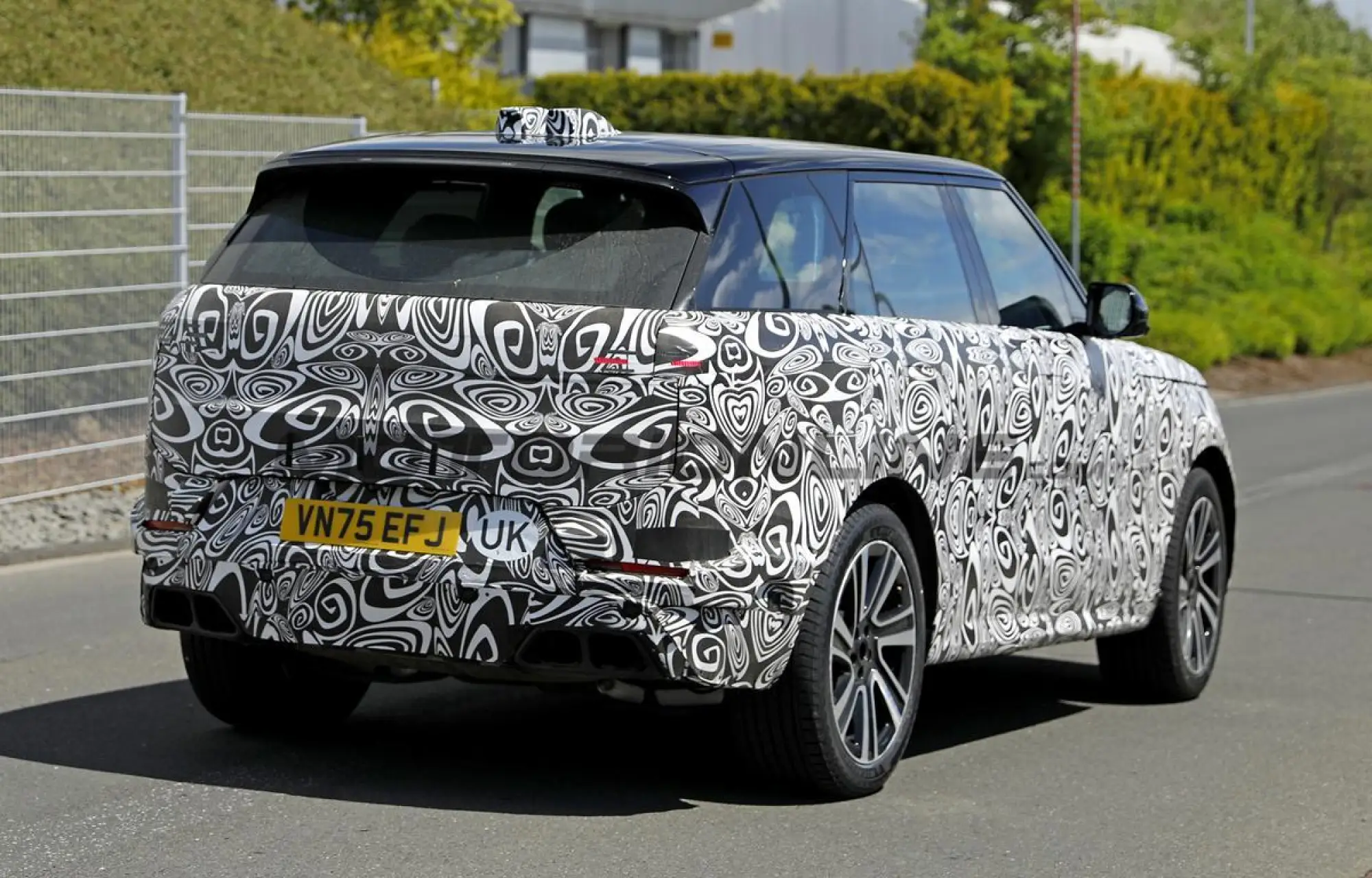 Range Rover Sport 2027 - Foto spia 10-06-2027 - 8