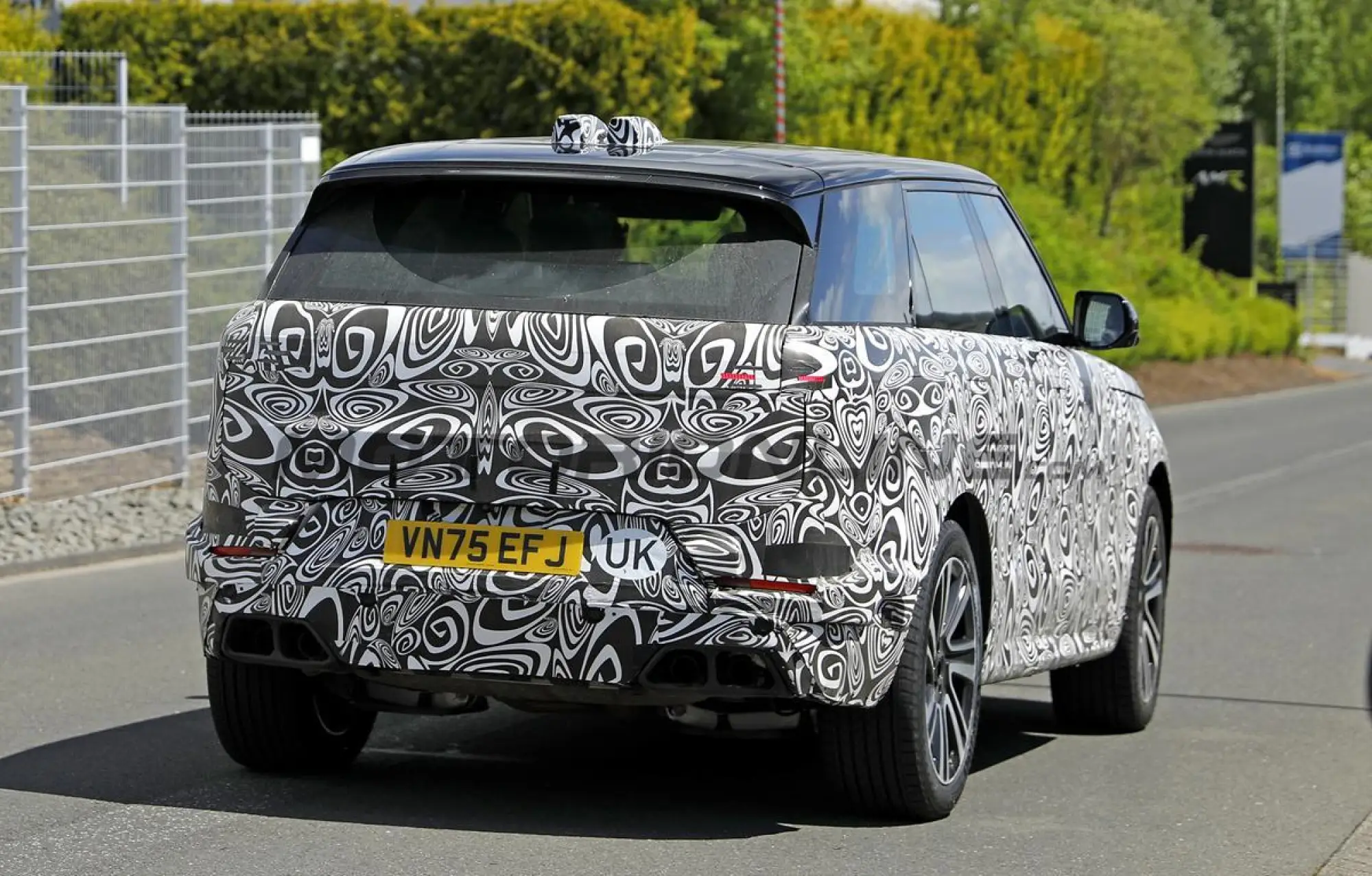 Range Rover Sport 2027 - Foto spia 10-06-2027 - 9