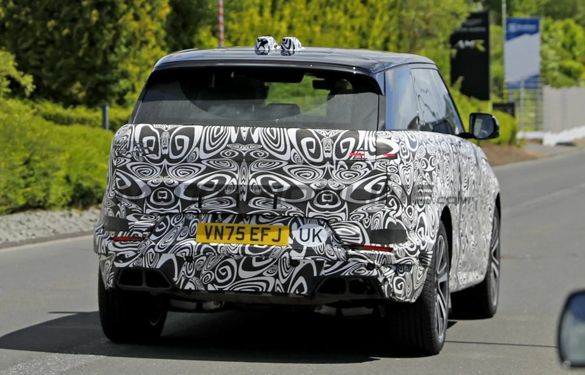 Range Rover Sport 2027 - Foto spia 10-06-2027 - 11