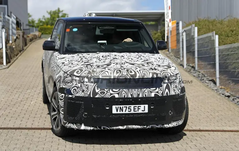 Range Rover Sport 2027 - Foto spia 10-06-2027 - 4