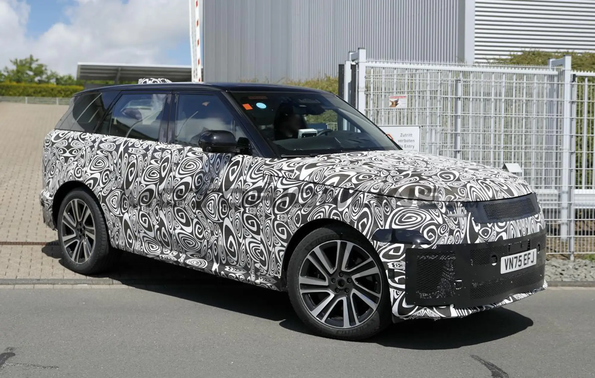 Range Rover Sport 2027 - Foto spia 10-06-2027 - 3