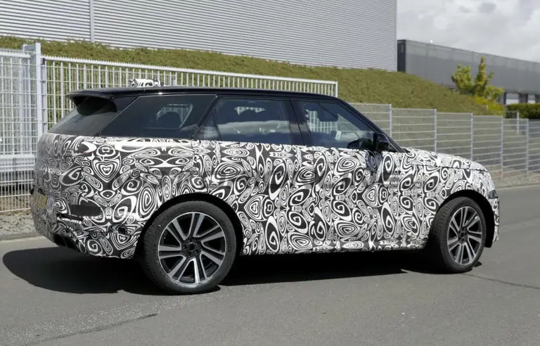 Range Rover Sport 2027 - Foto spia 10-06-2027 - 6