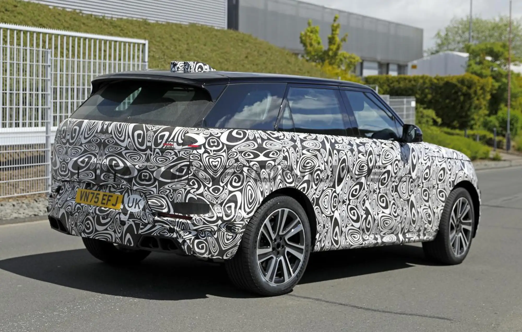Range Rover Sport 2027 - Foto spia 10-06-2027 - 7