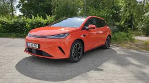 BYD Dolphin G DM-i 2026 - Prova Berlino