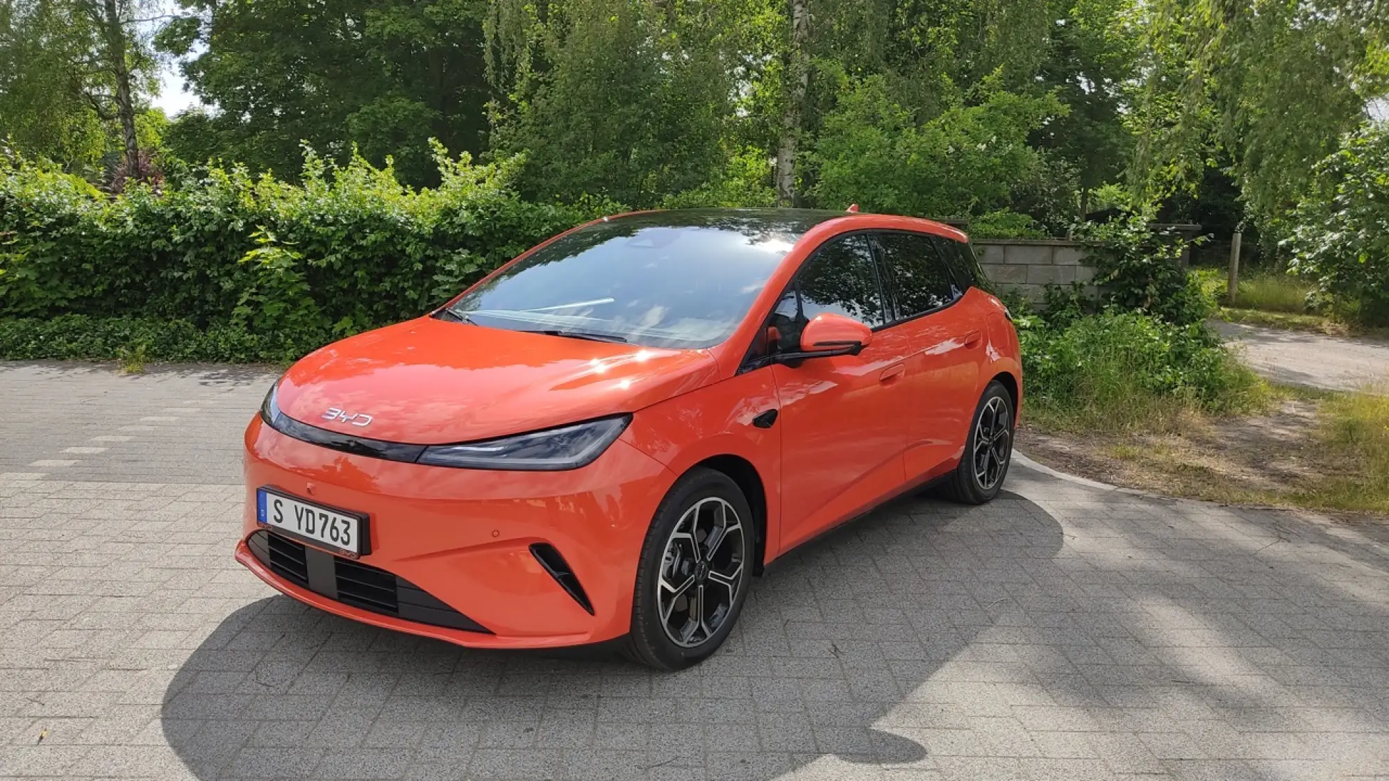 BYD Dolphin G DM-i 2026 - Prova Berlino - 2