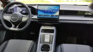BYD Dolphin G DM-i 2026 - Prova Berlino