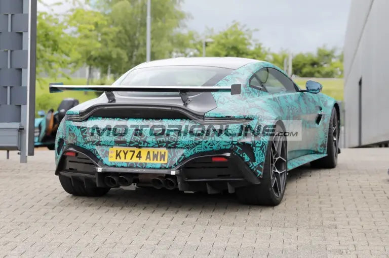 Aston Martin Vantage RS - Foto spia 11-6-2026 - 7