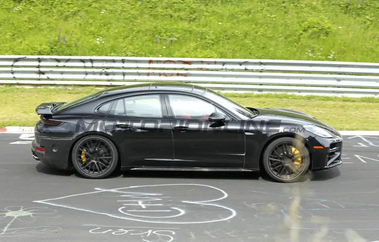 Porsche Panamera 2027 - Foto spia 15-06-2026 - 5