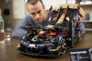 LEGO Technic Hypercar Koenigsegg Sadair Spear - 2