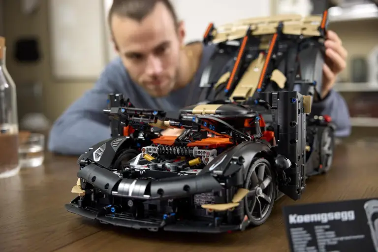 LEGO Technic Hypercar Koenigsegg Sadair Spear - 2
