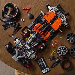 LEGO Technic Hypercar Koenigsegg Sadair Spear - 1