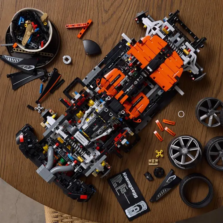 LEGO Technic Hypercar Koenigsegg Sadair Spear - 1