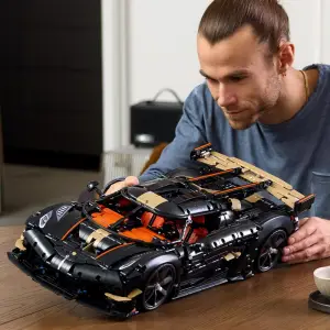 LEGO Technic Hypercar Koenigsegg Sadair Spear - 12