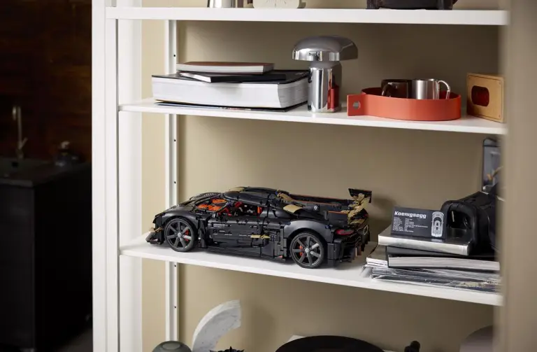 LEGO Technic Hypercar Koenigsegg Sadair Spear - 16