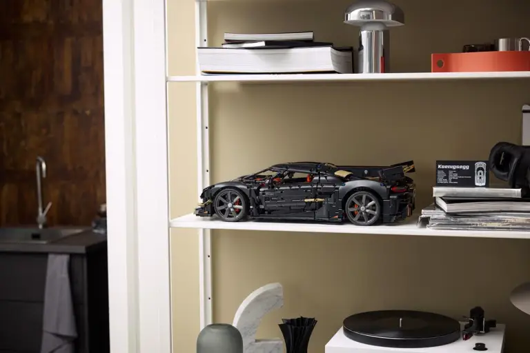 LEGO Technic Hypercar Koenigsegg Sadair Spear - 17