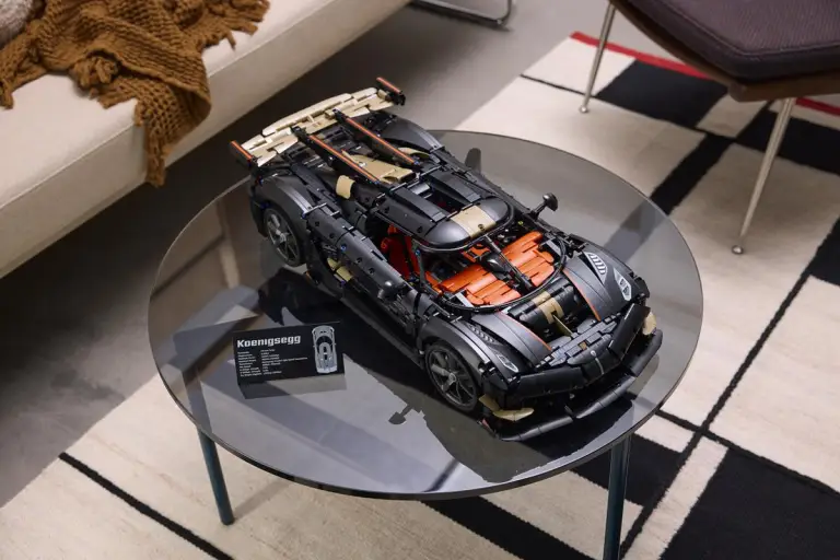 LEGO Technic Hypercar Koenigsegg Sadair Spear - 32