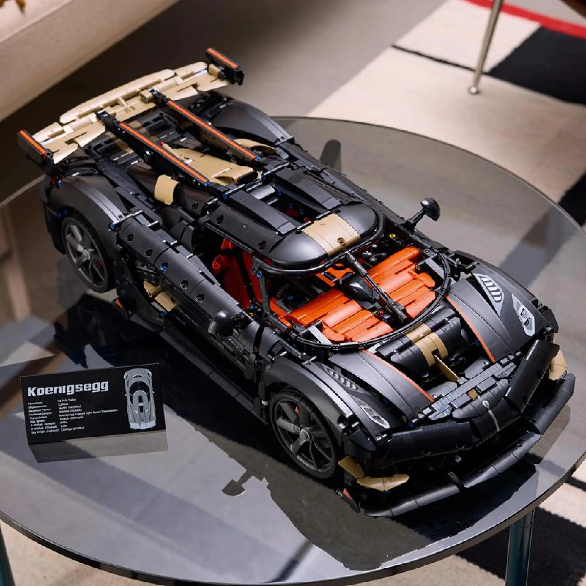 LEGO Technic Hypercar Koenigsegg Sadair Spear - 21