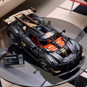 LEGO Technic Hypercar Koenigsegg Sadair Spear - 21